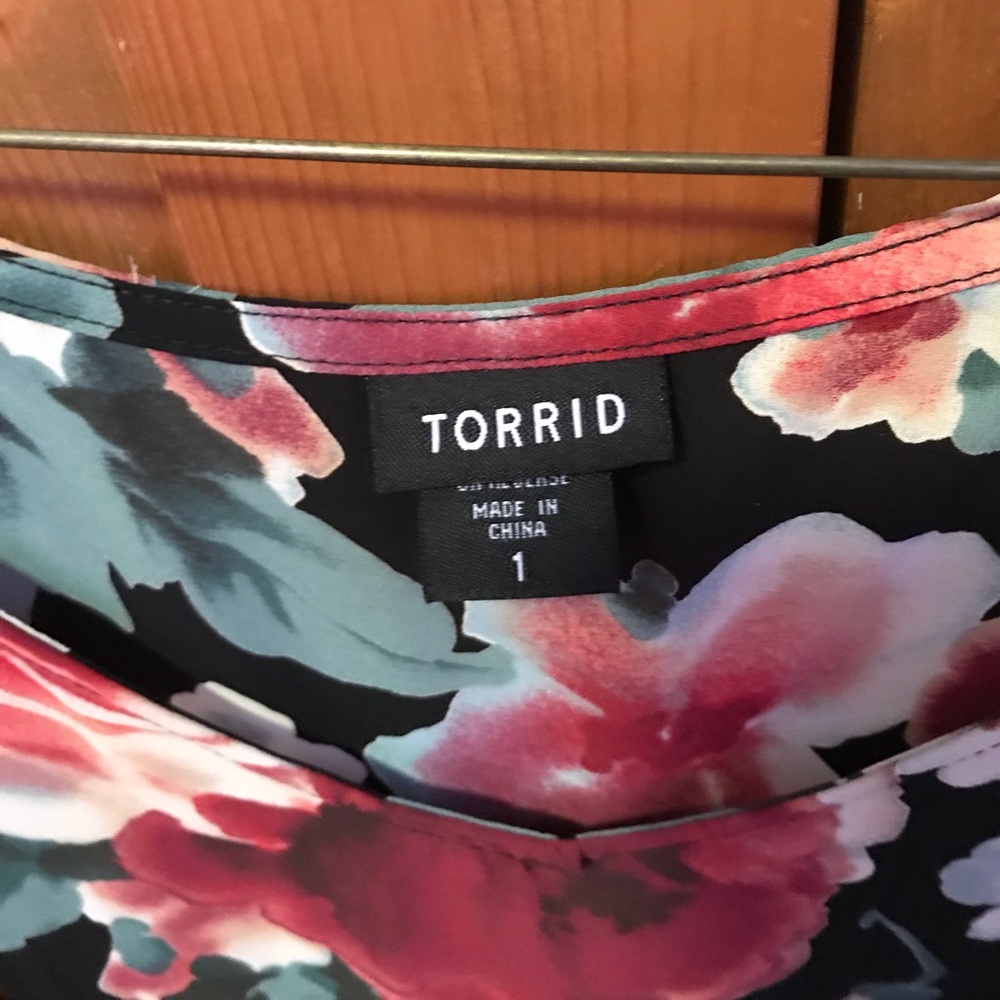 Torrid top - Picture 2 of 5